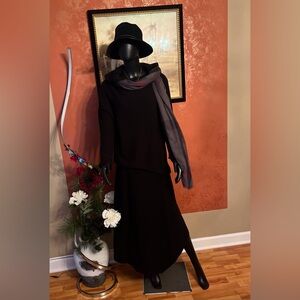 Elizabeth and James MIDI Skirt in Black
Size S but great for size M too